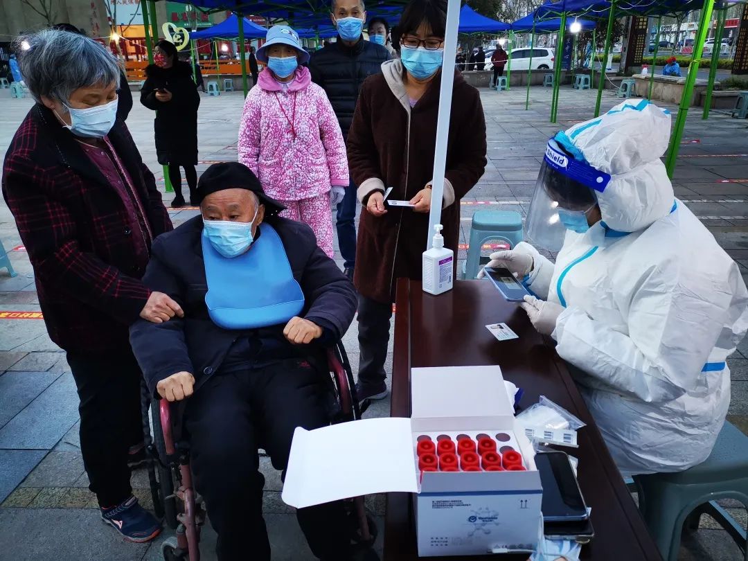 「南京发现一核酸异常人员」〃南京核检累计检出阳性233人
